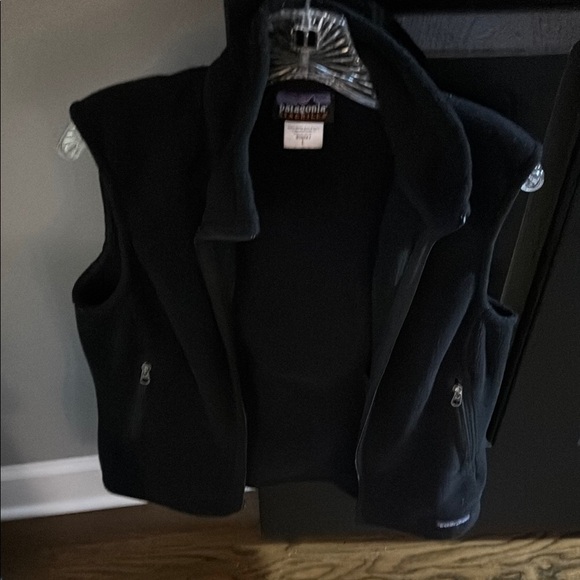 Patagonia women’s Black Fleece Vest size L - Picture 1 of 3